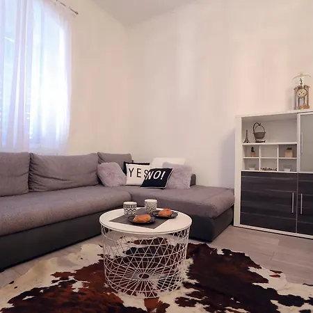Papalic Palace Apartman *